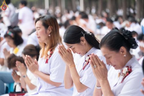 ภาพ No.107420:พิธีตักบาตรพระธรรมยาตราฯ ในโครงการธรรมยาตรากตัญญูบูชา มหาปูชนียาจารย์ พระมงคลเทพมุนี(สด จนฺทสโร) พระผู้ปราบมาร ปีที่ 12 ณ อนุสรณ์สถานมหาวิหารพระมงคลเทพมุนี อ.สองพี่น้อง จ.สุพรรณบุรี วันที่ 7 มกราคม พ.ศ. 2567