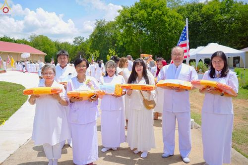 ภาพ No.234644:วันอาทิตย์ที่ 20 กรกฎาคม  พ.ศ.2568 พิธีทอดผ้าป่าภาคพื้นอเมริกา พิธีเจริญพระพุทธมนต์ ฉลองอาคารแก้วธรรมชัยรัตนอนันต์ วัดพระธรรมกายเทนเนสซี ประเทศสหรัฐอเมริกา