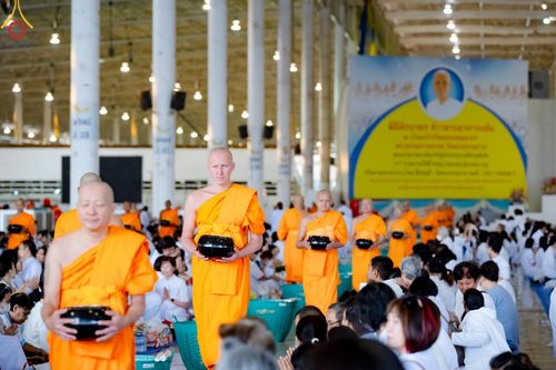 ภาพ No.207277:พิธีตักบาตร และปฏิบัติธรรมช่วงสาย ในวันมาฆบูชา วันพุธที่ 12 กุมภาพันธ์ พ.ศ. 2568 ณ วัดพระธรรมกาย จังหวัดปทุมธานี