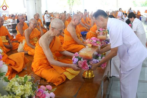 ภาพ No.162176:พิธีถวายภัตตาหารเมนูสวรรค์ เนื่องในวันออกพรรษา (ขึ้น 15 ค่ำ เดือน 11) วันพฤหัสบดีที่ 17 ตุลาคม พ.ศ. 2567 ณ หอฉันคุณยายอาจารย์ฯ วัดพระธรรมกาย