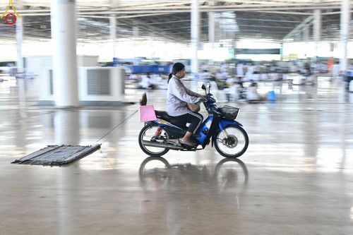 ภาพ No.143438:พิธีตักบาตร ข้าวสารอาหารแห้ง ณ บ้านแก้วเรือนทองคุณยายฯ และ พิธีบูชาข้าวพระ  ณ สภาธรรมกายสากล วัดพระธรรมกาย วันอาทิตย์ที่ 7 กรกฎาคม พ.ศ. 2567