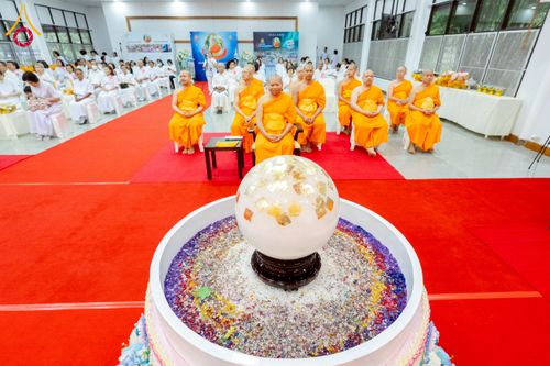 ภาพ No.221419:วันอาทิตย์ที่ 27 เมษายน พ.ศ. 2568 พิธีเจริญพระพุทธมนต์สมโภชดวงแก้วธรรมชัย เนื่องในโอกาสบูชาธรรม 81 ปีหลวงพ่อธัมมชโย อัญเชิญประดิษฐานเนื่องในโอกาสสถาปนาวัดพระธรรมกายไอซ์แลนด์ ณ อาคารปลูกศรัทธา 1 วัดพระธรรมกาย อำเภอคลองหลวง จังหวัดปทุมธานี