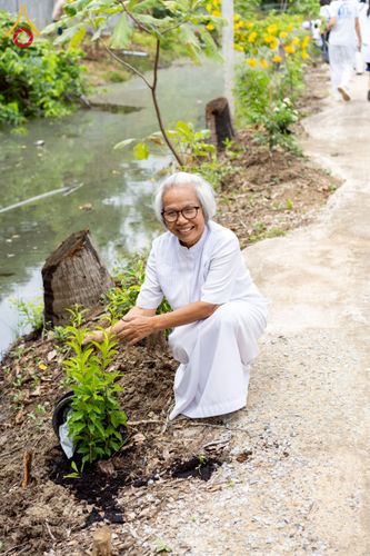 ภาพ No.238582:วันอาทิตย์ที่ 17 สิงหาคม พ.ศ. 2568 พิธีทอดผ้าป่าบำรุงศูนย์อบรมเยาวชนนครปฐม ครบรอบ 14 ปี และพิธีปลูกต้นไม้รอบสระเศรษฐี ณ ศูนย์อบรมเยาวชนนครปฐม