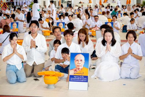 ภาพ No.214995:วันเสาร์ที่ 5 เมษายน พ.ศ. 2568 พิธีเวียนประทักษิณรอบพระมหาธรรมกายเจดีย์  พิธีวันทาเจดีย์ พิธีขอขมาและมอบผ้าไตร ในโครงการบรรพชาสามเณรฟื้นฟูพระพุทธศาสนาทั่วไทย , โครงการหน่อแก้วเปรียญธรรม รุ่นที่ 13 ,  โครงการสามเณรยุวธรรมทายาท รุ่นที่ 33 , โครงการสามเณรมั
