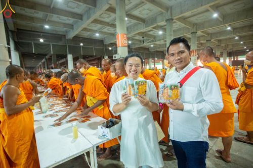 ภาพ No.123617:พิธีถวายสลากภัต แด่พระภิกษุสงฆ์ เพื่อโครงการธรรมยาตรา กตัญญูบูชา มหาปูชนียาจารย์ พระมงคลเทพมุนี (สด จนฺทสโร) พระผู้ปราบมาร อนุสรณ์สถาน 7 แห่ง ปีที่ 12 ระหว่างวันที่ 2 - 31 มกราคม พ.ศ.2567