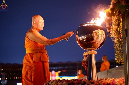 ภาพ No.279276:พิธีจุดวิสาขประทีป พิธีเวียนประทักษิณ ในวันวิสาขบูชา พุธที่ 22 พฤษภาคม พ.ศ. 2567 ( วันพระขึ้น 15 ค่ำ เดือน 6 ) ณ ลานธรรม พระมหาธรรมกายเจดีย์ วัดพระธรรมกาย จ.ปทุมธานี