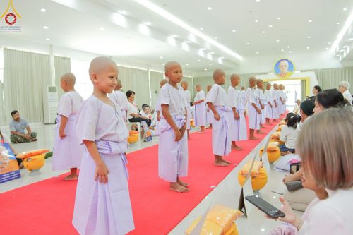 ภาพ No.216231:วันเสาร์ที่ 5 เมษายน พ.ศ. 2568 พิธีตัดปอยผม พิธีขอขมาผู้ปกครอง พิธีขอขมามอบผ้าไตร พิธีบรรพชา พิธีถวายบาตรสามเณร ณ ศูนย์ปฏิบัติธรรมและศูนย์อบรมเยาวชนเพชรบุรี ต.ท่าแลง อ.ท่ายาง จ.เพชรบุรี