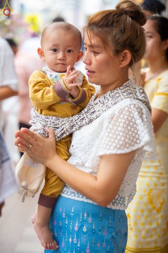 ภาพ No.85942:ตักบาตรพระนานาชาติ 10,000 รูป ใจกลางนครหาดใหญ่ จ.สงขลา วันอาทิตย์ที่ 20 สิงหาคม พ.ศ. 2566