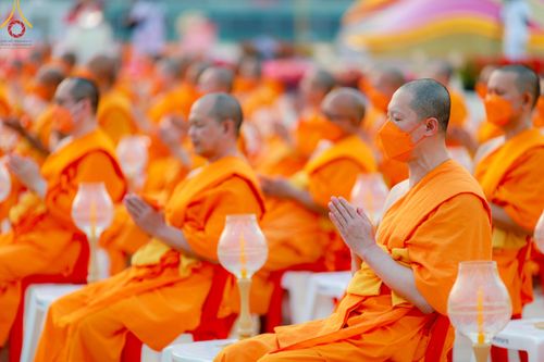 ภาพ No.122018:พิธีจุดประทีปถวายเป็นพุทธบูชา และบูชาธรรมมหาปูชนียาจารย์ พระมงคลเทพมุนี(สด จนฺทสโร) ในโครงการธรรมยาตรา กตัญญูบูชา มหาปูชนียาจารย์ พระมงคลเทพมุนี(สด จนฺทสโร) พระผู้ปราบมาร อนุสรณ์สถาน 7 แห่ง ปีที่ 12 วันที่ 31 มกราคม พ.ศ. 2567 ณ วัดพระธรรมกาย จ.ปทุมธานี
