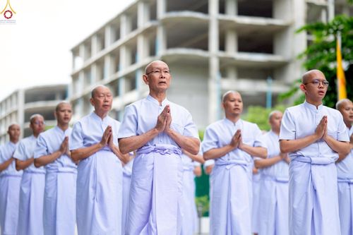 ภาพ No.228903:วันเสาร์ที่ 14 มิถุนายน พ.ศ. 2568 พิธีเวียนประทักษิณ , พิธีขอขมารับผ้าไตร ในโครงการบรรพชาอุปสมบทหมู่ ผู้บริหารรุ่นที่ 15 และ อุดมศึกษา รุ่นที่ 52 ณ โบสถ์พระไตรปิฎก วัดพระธรรมกาย