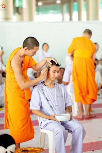 ภาพ No.228561:วันเสาร์ที่ 7 มิถุนายน พ.ศ. 2568 พิธีปลงผมโครงการอุปสมบทหมู่ธรรมทายาท ระดับอุดมศึกษา รุ่นที่ 52 ภาคฤดูฝน ณ วิหารคด 9 วัดพระธรรมกาย