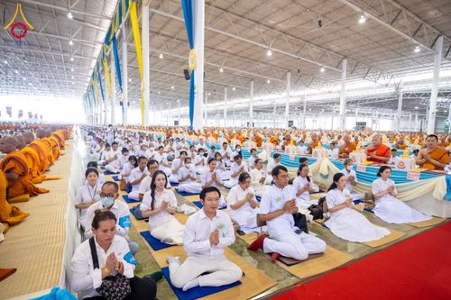 ภาพ No.59990:พิธีเจริญพระพุทธมนต์ "ฉลองอายุวัฒนมงคล 80 ปี หลวงพ่อธัมมชโย" พิธีถวายไทยธรรม คณะสงฆ์ 10,000 กว่าวัดทั่วประเทศ ในวันคุ้มครองโลก วันจันทร์ที่ 22 เมษายน พ.ศ. 2567 ณ สภาธรรมกายสากล วัดพระธรรมกาย จ.ปทุมธานี