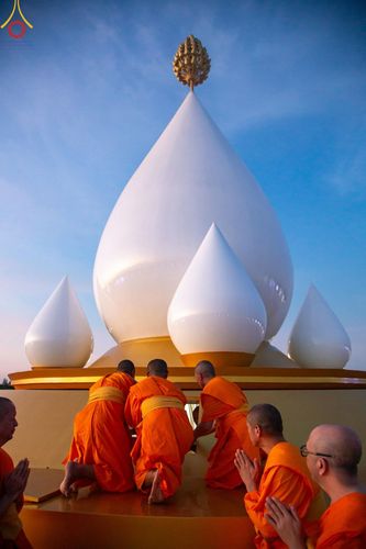 ภาพ No.211673:วันอาทิตย์ที่ 16 มีนาคม พ.ศ. 2568 พิธีอัญเชิญพระบรมสารีริกธาตุ ประดิษฐาน ณ ปทุมเจดีย์ ศูนย์อบรมเยาวชนปัตตานี