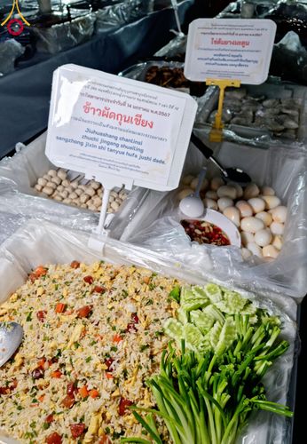 ภาพ No.111893:พิธีถวายภัตตาหารเป็นสังฆทาน แด่คณะพระธรรมยาตราฯ ในโครงการธรรมยาตรา กตัญญูบูชา มหาปูชนียาจารย์ พระมงคลเทพมุนี(สด จนฺทสโร) พระผู้ปราบมาร อนุสรณ์สถาน 7 แห่ง ปีที่ 12 วันที่ 14 มกราคม พ.ศ. 2567 ณ อนุสรณ์สถานมหาวิหารพระมงคลเทพมุนี  (โลตัสแลนด์) อ.สองพี่น้อง จ