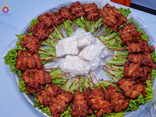 ภาพ No.106732:พิธีถวายภัตตาหารเป็นสังฆทาน แด่คณะพระธรรมยาตราฯ ในโครงการธรรมยาตรากตัญญูบูชา มหาปูชนียาจารย์ พระมงคลเทพมุนี(สด จนฺทสโร) พระผู้ปราบมาร อนุสรณ์สถาน 7 แห่ง ปีที่ 12 วันที่ 6 มกราคม พ.ศ. 2567 ณ อนุสรณ์สถานโลตัสแลนด์ จ.สุพรรณบุรี