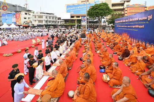 ภาพ No.126087:พิธีทำบุญเมืองนครราชสีมา ฉลอง 556 ปี ตักบาตรพระ 10,000 รูป ในวันเสาร์ที่ 2 มีนาคม พ.ศ.2567 ณ อนุสาวรีย์ท้าวสุรนารี จ.นครราชสีมา จัดโดย คณะสงฆ์จังหวัดนครราชสีมา ร่วมกับสำนักงานจังหวัดนครราชสีมา