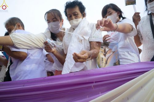 ภาพ No.84420:พิธีทอดผ้าป่า พิธีอัญเชิญปฐมรัตนปฐวี และพิธีตอกเสาเข็มต้นสุดท้าย เพื่อสถาปนาอาคาร 80 ปี หลวงพ่อธัมมชโย ณ ศูนย์ปฏิบัติธรรมวิหารแดง ตำบลเจริญธรรม อำเภอวิหารแดง จ.สระบุรี  วันที่ 23 กรกฎาคม พ.ศ. 2566