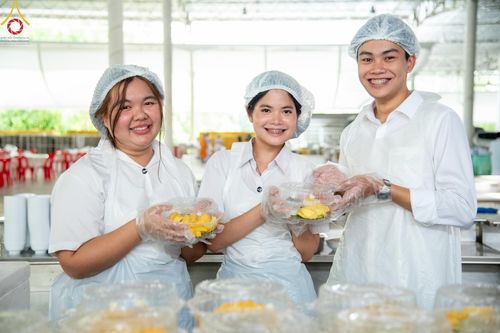 ภาพ No.58863:V.40 ภัตตาหารพระหมื่นวัด เราจัดให้ การปฏิบัติงานของเจ้าหน้าที่และอาสาสมัคร เพื่อรับบุญในการถวายภัตตาหาร แด่คณะสงฆ์ 10,000 กว่าวัดทั่วประเทศ ที่มาร่วมงานวันคุ้มครองโลก จันทร์ที่ 22 เมษายน พ.ศ. 2567 ณ วัดพระธรรมกาย