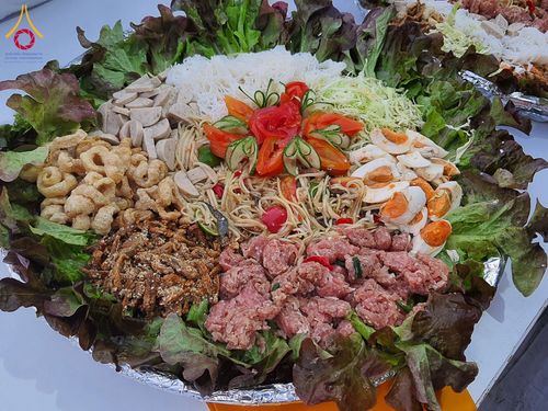 ภาพ No.199410:พิธีถวายภัตตาหารเป็นสังฆทาน แด่พระธรรมยาตรา ณ อนุสรณ์สถานบางปลา วัดบางปลา อำเภอบางเลน จังหวัดนครปฐม ในโครงการธรรมยาตรา กตัญญูบูชา มหาปูชนียาจารย์ พระมงคลเทพมุนี(สด จนฺทสโร) พระผู้ปราบมาร อนุสรณ์สถาน 7 แห่ง ปีที่ 13 วันที่ 22 มกราคม พ.ศ. 2568