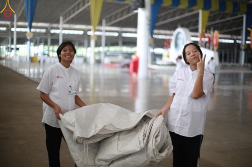 ภาพ No.59684:V.39 ทุ่มสุดใจ ธรรมชัย 80 ปี การเตรียมงาน การปฏิบัติงาน ของเจ้าหน้าที่หน่วยงานต่างๆ เพื่อพิธีฉลองอายุวัฒนมงคล 80 ปี หลวงพ่อธัมมชโย และรับถวายมหาสังฆทาน 10,000 กว่าวัดทั่วประเทศ ในวันคุ้มครองโลก จันทร์ที่ 22 เมษายน พ.ศ. 2567