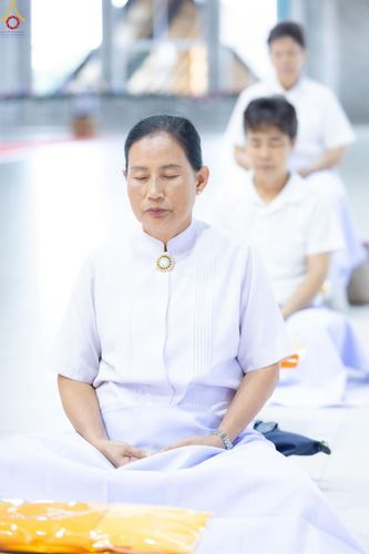 ภาพ No.249117:วันที่ 26-28 กันยายน พ.ศ. 2568 โครงการอบรม อุบาสกแก้ว อุบาสิกาแก้ว รุ่นที่ 3  ณ ศูนย์ปฏิบัติธรรมสมุทรปราการ ได้รับความเมตตาจากคณะสงฆ์ในพื้นที่  รวมถึงผู้บริหารสถานศึกษา ที่นำนักเรียนระดับมัธยมปลาย  มารับฟังข้อมูลเพื่อที่จะเป็นกำลังสำคัญ ในการเข้าร่วมขบวน