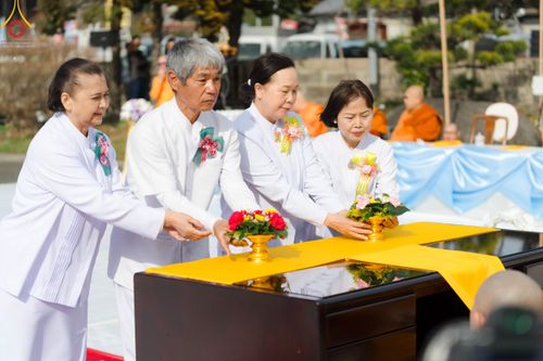 ภาพ No.132220:พิธีประดิษฐานยอดอุโบสถ บูชาธรรม 80 ปี หลวงพ่อธัมมชโย ณ วัดพระธรรมกายโทชิหงิ ประเทศญี่ปุ่น วันอาทิตย์ที่ 24 มีนาคม พ.ศ. 2567