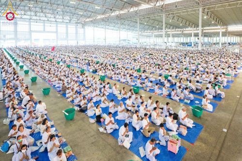 ภาพ No.209376:วันอาทิตย์ที่ 2 มีนาคม พ.ศ. 2568 พิธีตักบาตร ข้าวสารอาหารแห้ง ณ บ้านแก้วเรือนทองคุณยายฯ สภาธรรมกายสากล วัดพระธรรมกาย