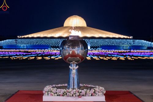 ภาพ No.150350:พิธีจุดประทีป และพิธีฉลองชัยสวดมนต์ บทธัมมจักกัปปวัตตนสูตร ครบ 6,668,272,727 จบ เนื่องในวันธรรมชัย 27 สิงหาคม พ.ศ. 2567 ณ มหารัตนวิหารคด วัดพระธรรมกาย