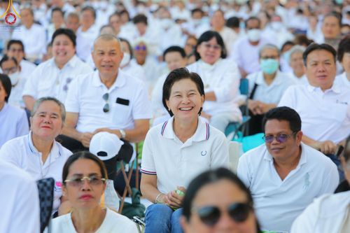 ภาพ No.192688:พิธีจุดประทีปถวายเป็นพุทธบูชา และบูชาธรรมมหาปูชนียาจารย์ ณ อนุสรณ์สถานคลองบางนางแท่น อ.สามพราน จ.นครปฐม ในโครงการธรรมยาตรา กตัญญูบูชา มหาปูชนียาจารย์ พระมงคลเทพมุนี(สด จนฺทสโร) พระผู้ปราบมาร อนุสรณ์สถาน 7 แห่ง ปีที่ 13 วันที่ 10 มกราคม พ.ศ. 2568