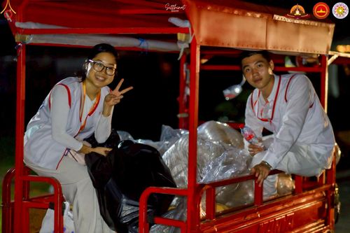 ภาพ No.224785:วันที่ 11 -12 พฤษภาคม พ.ศ. 2568 คณะพระอาจารย์ เจ้าหน้าที่ อาสาสมัคร นักศึกษา ทั้งชาวอินโดนีเซีย และชาวไทย ร่วมแรงร่วมใจ เตรียมงาน เก็บงาน ในวันวิสาขบูชา ณ พระมหาเจดีย์บรมพุทโธ ประเทศอินโดนีเซีย