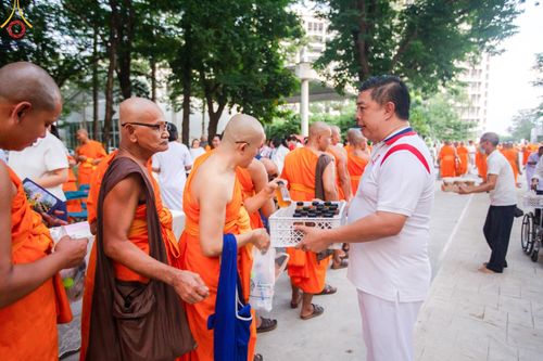 ภาพ No.162382:วันมหาปวารณาออกพรรษา วันพฤหัสบดีที่ 17 ตุลาคม พ.ศ. 2567 (ขึ้น 15 ค่ำ เดือน 11 ) ณ อุโบสถ วัดพระธรรมกาย