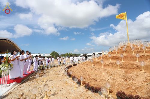 ภาพ No.76237:พิธีกลั่นแผ่นดินสร้างมหาเจดีย์ปัตตานี , พิธีตักบาตรแด่พระภิกษุสงฆ์ 159 รูป ,  พิธีทอดผ้าป่า , พิธีโปรยรัตนชาติ ,  พิธีจุดประทีปถวายเป็นพุทธบูชา ณ ศูนย์อบรมเยาวชนปัตตานี จ.ปัตตานี วันอาทิตย์ที่ 5 กุมภาพันธ์ พ.ศ.2566