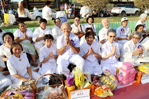 ภาพ No.235196:วันอาทิตย์ที่ 27 กรกฎาคม พ.ศ. 2568 พิธีตักบาตรพระ1,000 รูป ทำบุญเมืองพัทลุง ประธานสงฆ์ พระปริยัติวชิโรดม  เจ้าคณะจังหวัดพัทลุง ประธานฆราวาส นายรัฐศาสตร์ ชิดชู  ผู้ว่าราชการจังหวัดพัทลุง