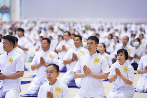 ภาพ No.146134:วันมหารำลึก ครั้งที่ 34 พิธีร่วมรำลึกถึงนักสร้างบารมีที่ล่วงลับไปแล้ว , พิธีสวดพระพุทธมนต์ ณ ห้องแก้วสารพัดนึก 1 วัดพระธรรมกาย วันเสาร์ที่ 27 กรกฎาคม พ.ศ. 2567