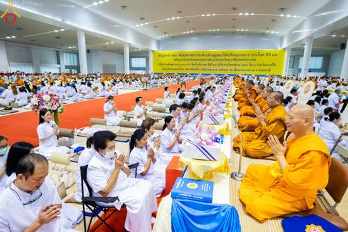 ภาพ No.147097:พิธีมุทิตาสักการะพระภิกษุ ผู้สอบได้เปรียญธรรม 9 ประโยคระดับโลกปีที่ 36, พิธีมอบโล่เกียรติยศและทุนการศึกษา สำนักเรียนบาลีดีเด่นทั่วประเทศ, พิธีถวายมหาสังฆทานคณะสงฆ์ 2,000 กว่าวัด ทั่วประเทศ ปีที่ 24, พิธีถวายไทยธรรมคณะสงฆ์ 323 วัด 4 จังหวัดชายแดนภาคใต้