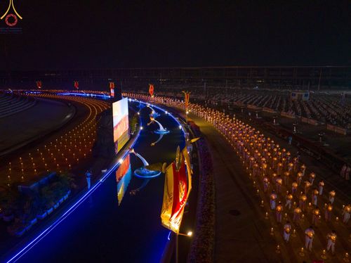 ภาพ No.77238:พิธีจุดมาฆประทีป ในวันมาฆบูชา อาทิตย์ต้นเดือนที่ 6 มีนาคม พ.ศ. 2566 ณ วัดพระธรรมกาย อ.คลองหลวง จ.ปทุมธานี