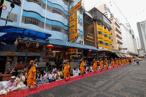 ภาพ No.128529:พิธีอัญเชิญพระบรมสารีริกธาตุ " ใจกลางเมืองนครหาดใหญ่ " เพื่อประดิษฐาน ณ มหารัตนเจดีย์สิริปทุมสวรรค์ (เจดีย์อริยพุทธะ 5 พระองค์) ศูนย์ปฏิบัติธรรมภาคใต้ อ.บางกล่ำ จ.สงขลา  วันที่ 9 มีนาคม พ.ศ. 2567 (ชุดที่ 2)