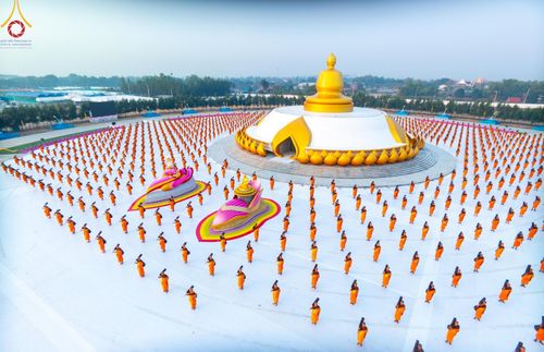 ภาพ No.198650:พระธรรมยาตราปฏิบัติธรรม และถ่ายภาพหมู่ประวัติศาสตร์ ณ อนุสรณ์สถานบางปลา วัดบางปลา อำเภอบางเลน จังหวัดนครปฐม ในโครงการธรรมยาตรา กตัญญูบูชา มหาปูชนียาจารย์ พระมงคลเทพมุนี(สด จนฺทสโร) พระผู้ปราบมาร อนุสรณ์สถาน 7 แห่ง ปีที่ 13 วันที่ 20 มกราคม พ.ศ. 2568