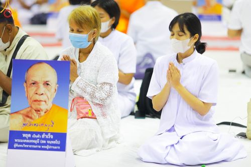 ภาพ No.101706:พิธีขอบรรพชา, พิธีขอสรณคมน์และศีล, พิธีถวายบาตร ในโครงการอุปสมบทหมู่ รุ่นบูชาธรรมมหาปูชนียาจารย์ ณ วัดพระธรรมกาย วันที่ 9 ธันวาคม พ.ศ. 2566