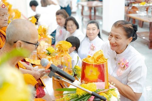 ภาพ No.257965:วันที่ 18 ตุลาคม พ.ศ. 2568 พิธีทอดกฐินสามัคคีทั่วไทย 30,000 วัด โดยคณะศิษยานุศิษย์ บูชาธรรม 81 ปี หลวงพ่อธัมมชโย ณ วัดไชยภูมิธาราม(ท่าอิฐ) อำเภอเมือง จังหวัดฉะเชิงเทรา