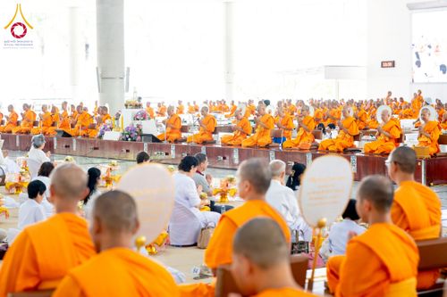 ภาพ No.245086:วันพุธที่ 10 กันยายน พ.ศ. 2568 พิธีถวายภัตตาหารเมนูสวรรค์ เนื่องในวันครบ 25 ปี วันละสังขารคุณยายอาจารย์มหารัตนอุบาสิกาจันทร์ ขนนกยูง ณ หอฉันคุณยายอาจารย์ฯ วัดพระธรรมกาย