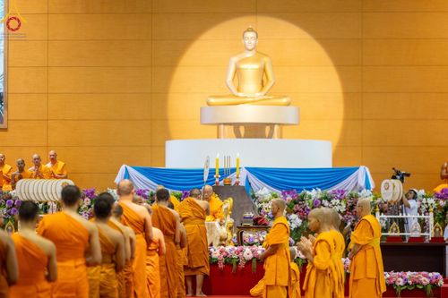 ภาพ No.147023:พิธีมุทิตาสักการะพระภิกษุ ผู้สอบได้เปรียญธรรม 9 ประโยคระดับโลกปีที่ 36, พิธีมอบโล่เกียรติยศและทุนการศึกษา สำนักเรียนบาลีดีเด่นทั่วประเทศ, พิธีถวายมหาสังฆทานคณะสงฆ์ 2,000 กว่าวัด ทั่วประเทศ ปีที่ 24, พิธีถวายไทยธรรมคณะสงฆ์ 323 วัด 4 จังหวัดชายแดนภาคใต้