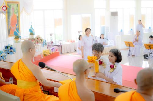 ภาพ No.142335:พิธีทอดผ้าป่าเพื่องานพระพุทธศาสนา , พิธีเจริญพระพุทธมนต์ , พิธีถวายสังฆทานแด่คณะสงฆ์ น้อมบูชาธรรม 80 ปี หลวงพ่อธัมมชโย และครบรอบ 12 ปี ธรรมอุทยานบ้านแป้ง อำเภอพรหมบุรี จังหวัดสิงห์บุรี ในวันเสาร์ที่ 22 มิถุนายน พ.ศ. 2567