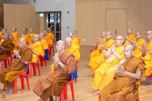 ภาพ No.234890:พิธีเจริญพระพุทธมนต์ ปฎิบัติธรรมเจริญสมาธิภาวนา และพิธีทำบุญตักบาตร เพื่อถวายเป็นพระราชกุศลแด่พระบาทสมเด็จพระวชิรเกล้าเจ้าอยู่หัว เนื่องในโอกาสวันเฉลิมพระชนมพรรษา 28 กรกฎาคม พ.ศ. 2568 ณ ห้องแก้วสารพัดนึก 2 วัดพระธรรมกาย อ.คลองหลวง จ.ปทุมธานี