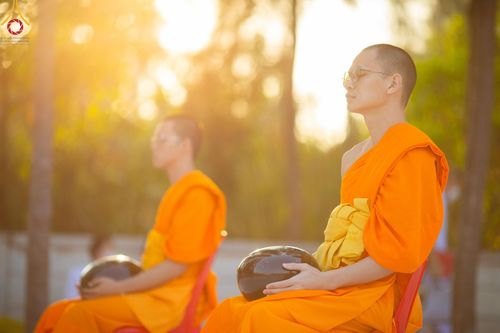 ภาพ No.192928:พิธีตักบาตรพระธรรมยาตรา ณ อนุสรณ์สถานคลองบางนางแท่น อ.สามพราน จ.นครปฐม ในโครงการธรรมยาตรา กตัญญูบูชา มหาปูชนียาจารย์ พระมงคลเทพมุนี(สด จนฺทสโร) พระผู้ปราบมาร อนุสรณ์สถาน 7 แห่ง ปีที่ 13 วันที่ 11 มกราคม พ.ศ.2568