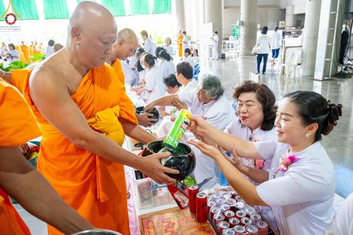 ภาพ No.142298:พิธีตักบาตรฉลองพระใหม่ ในโครงการอุปสมบทหมู่รุ่นผู้บริหาร  ณ วิหารคด วัดพระธรรมกาย วันอาทิตย์ที่ 23 มิถุนายน พ.ศ.2567