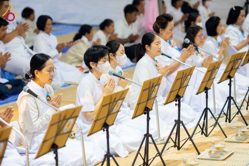 ภาพ No.198296:พิธีถวายภัตตาหารเป็นสังฆทาน แด่พระธรรมยาตรา ณ อนุสรณ์สถานบางปลา วัดบางปลา อำเภอบางเลน จังหวัดนครปฐม ในโครงการธรรมยาตรา กตัญญูบูชา มหาปูชนียาจารย์ พระมงคลเทพมุนี(สด จนฺทสโร) พระผู้ปราบมาร อนุสรณ์สถาน 7 แห่ง ปีที่ 13 วันที่ 20 มกราคม พ.ศ. 2568