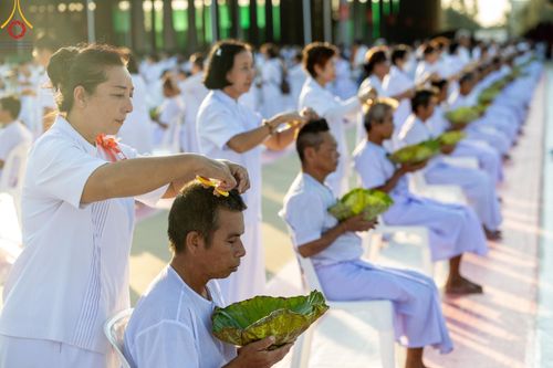 ภาพ No.179966:พิธีปลงผมนาคธรรมทายาท ในโครงการอุปสมบทหมู่ บูชาธรรมมหาปูชนียาจารย์ (ศูนย์อบรมวัดพระธรรมกาย) วันที่ 1 ธันวาคม พ.ศ. 2567 ณ ลานธรรมหารัตนวิหารคด วัดพระธรรมกาย จ.ปทุมธานี