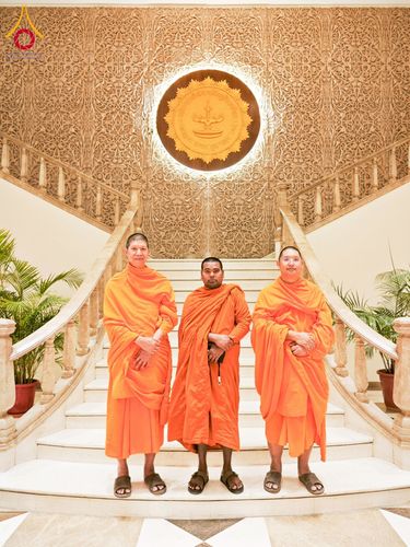 ภาพ No.213383:วันที่ 26 มีนาคม พ.ศ. 2568 วัดพระธรรมกายและมูลนิธิธรรมกาย มอบพระธรรมกายบรรจุพระธาตุแก่รัฐมนตรีว่าการกระทรวงยุติธรรมฯ ประเทศอินเดีย