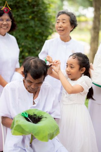 ภาพ No.278214:วันศุกร์ที่ 5 ธันวาคม พ.ศ. 2568 (วันพ่อแห่งชาติ) พิธีบรรพชาอุปสมบทหมู่ธรรมทายาท จำนวน 16 รูป โครงการบรรพชาอุปสมบทหมู่ รุ่นบูชาธรรมมหาปูชนียาจารย์ ประจำปี 2568  ณ ศูนย์ปฏิบัติธรรมและอบรมเยาวชนพระนครศรีอยุธยา จ.พระนครศรีอยุธยา